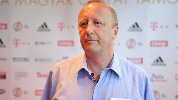 Sequence 02.00_09_39_04.Still006